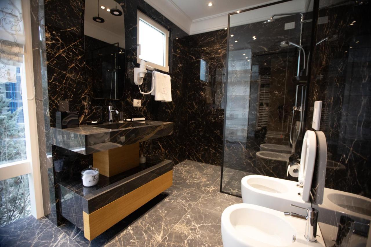 Seven Luxury Suites Тирана Экстерьер фото